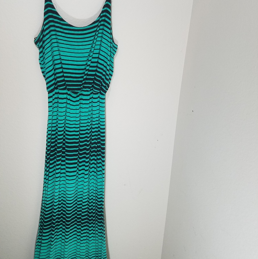 Dress - Picture 4 of 5